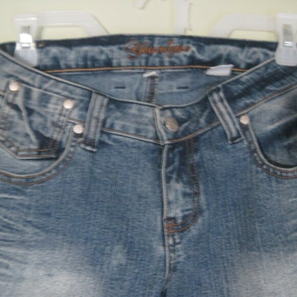 YOUNIQUE Women's Jr Size 5 Embellished Low Rise Y2K Vtg Flare Bootcut Blue Jeans - Picture 2 of 8